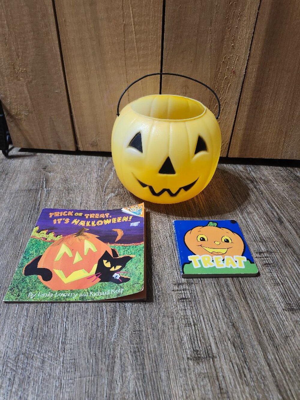 8 inch plastic pumpkin tote & books